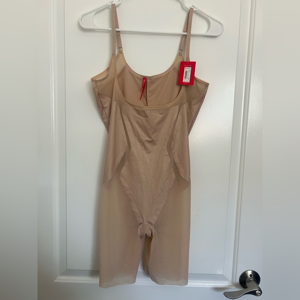 Spanx Open Bust Mid-Thigh Bodysuit Soft Sand Size XL NWT Slim Chic Contour